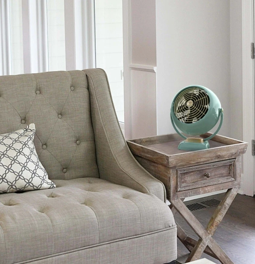 Ventilador circulador de aire Vornado JR verde azulado opaco. Metal duradero, el aire se mueve hasta 50 pies  Foto 3 de 4