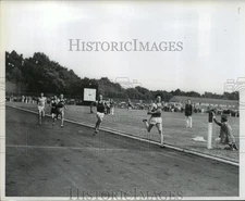 Press Photo Gene Fenske, Glenn Cunningham in Mile Race - lfx02060