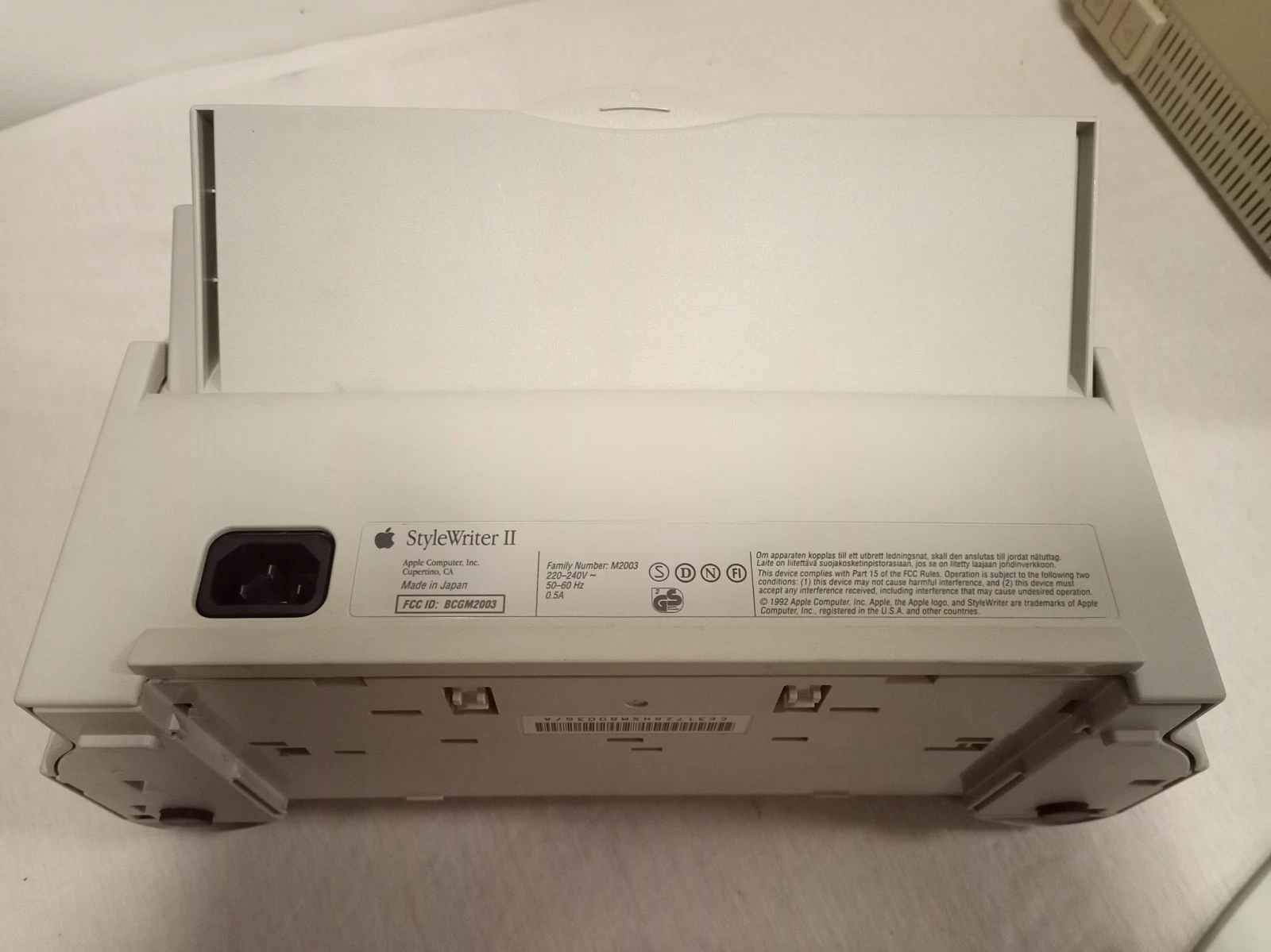 Additional photo for Complete Vintage Apple Macintosh SE (M5011) – Original Keyboard, Mouse, Printer & Software Bundle