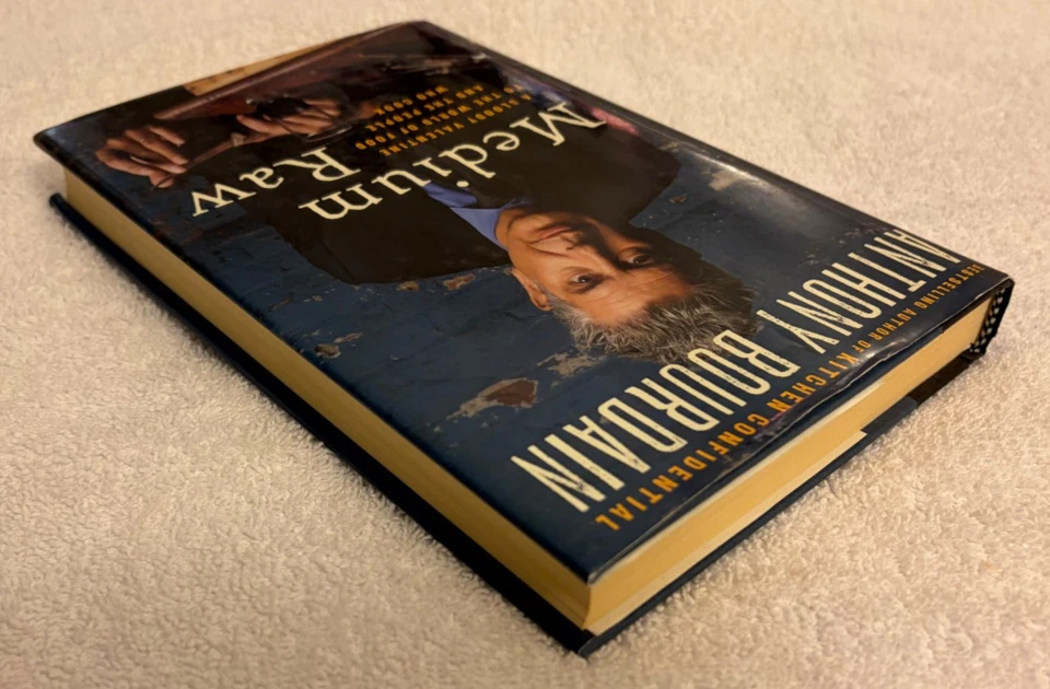 Signed by Anthony Bourdain HC/DJ 1st ~ Medium Raw : A Bloody Valentine to the .. Foto 4 de 4