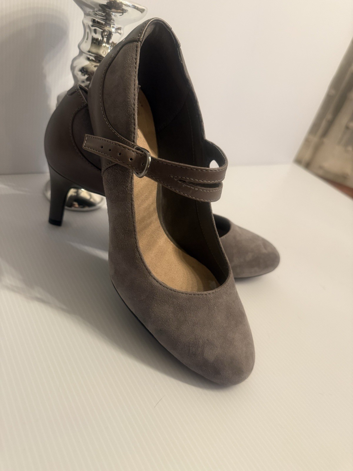 Clarks Womens Artisan Brown Suede Mary Jane Pump Size 9M Metallic Strap Heels