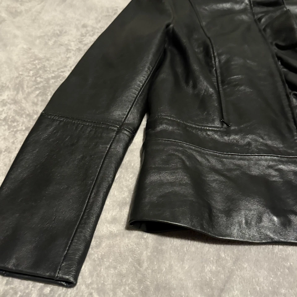 Chaqueta con volantes de cuero de cordero suave genuino Tahari para mujer talla L Foto 4 de 4