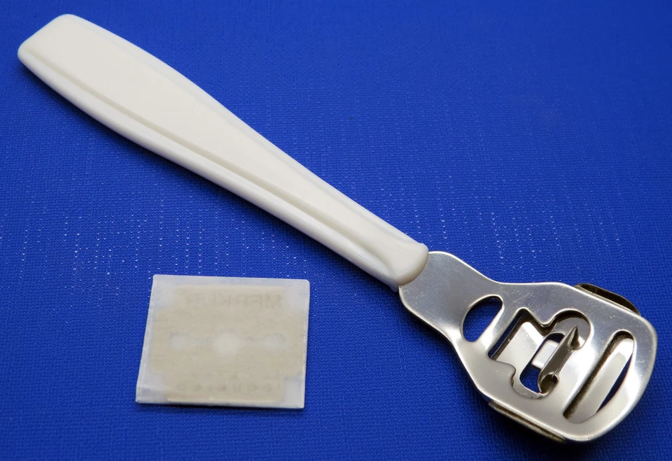 10× Rasp Corn Slicer File Callus Remover Foot Skin Shaver Pedicure W/ Blades - Image 3 of 4