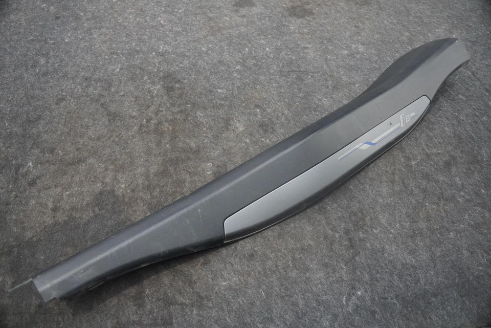 Panel de moldura de cubierta de entrada del umbral de la puerta del lado izquierdo del conductor 51477314937 BMW i8 14-20 *Nota Foto 3 de 4