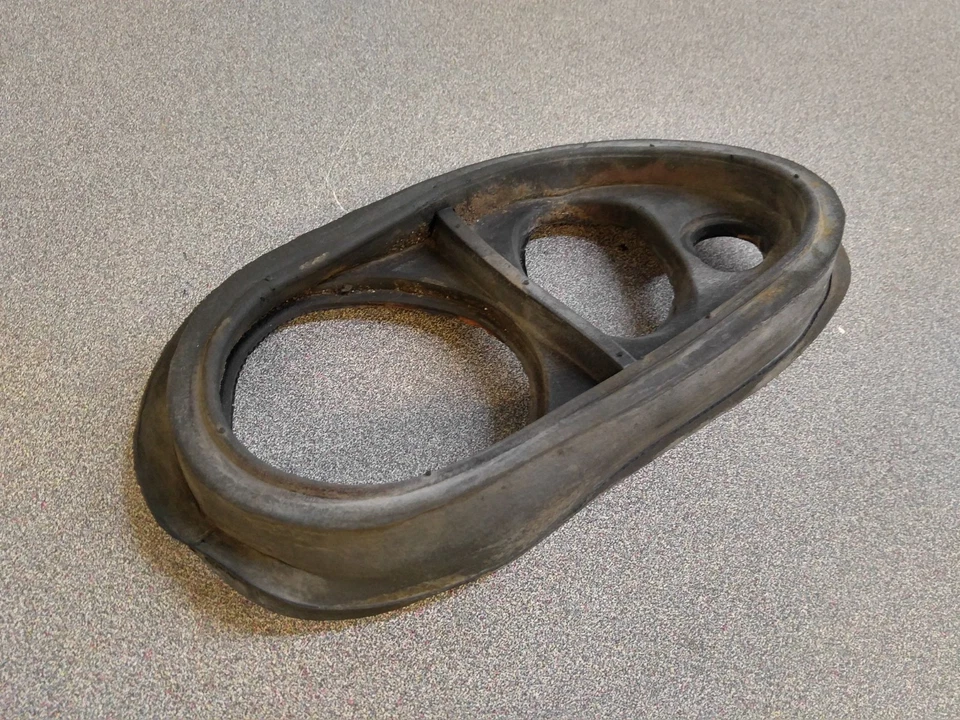 NICE USED ORIGINAL GENUINE PORSCHE 911 930 OIL TANK TO BODY RUBBER SEAL GASKET - Image 2 of 2