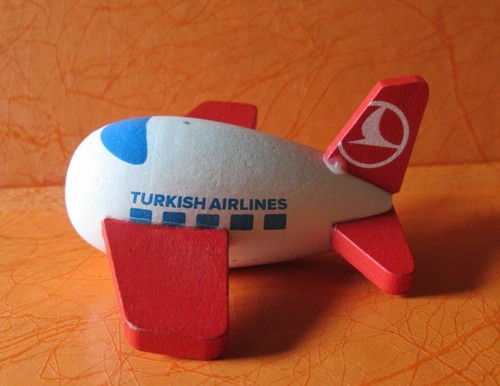 Holzspielzeug Flugzeug Turkis Airlines lang 7 cm oder 2 3/4 Zoll