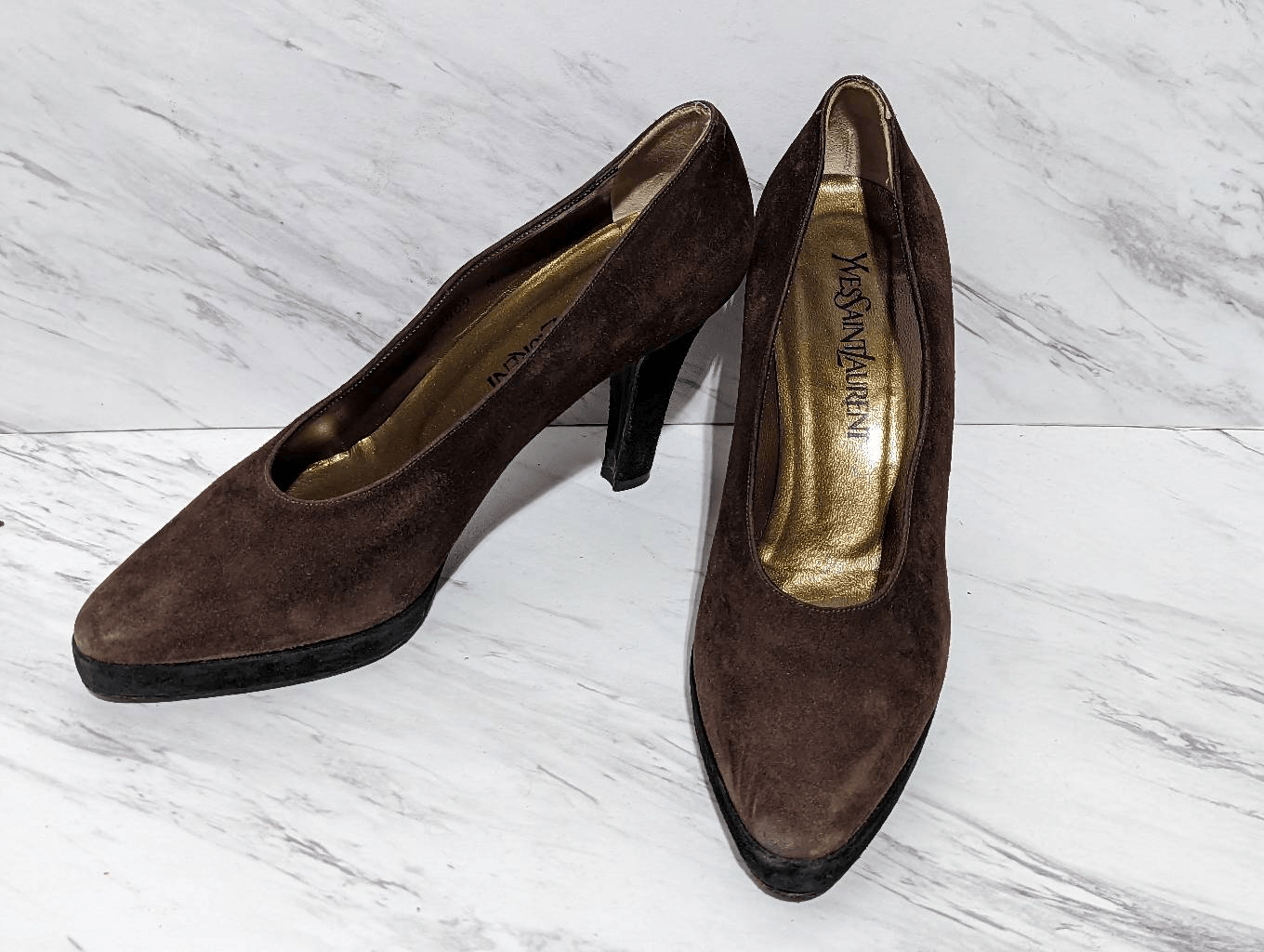 Pompa in pelle scamosciata vintage Yves Saint Laurent da donna marrone e nero taglia 7 5