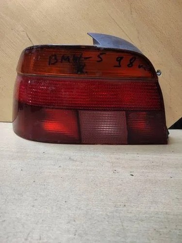 BMW 5 E39 Rücklicht hinten links 2VP00724001 8358031 2.00 Petrol 110kw 24410076