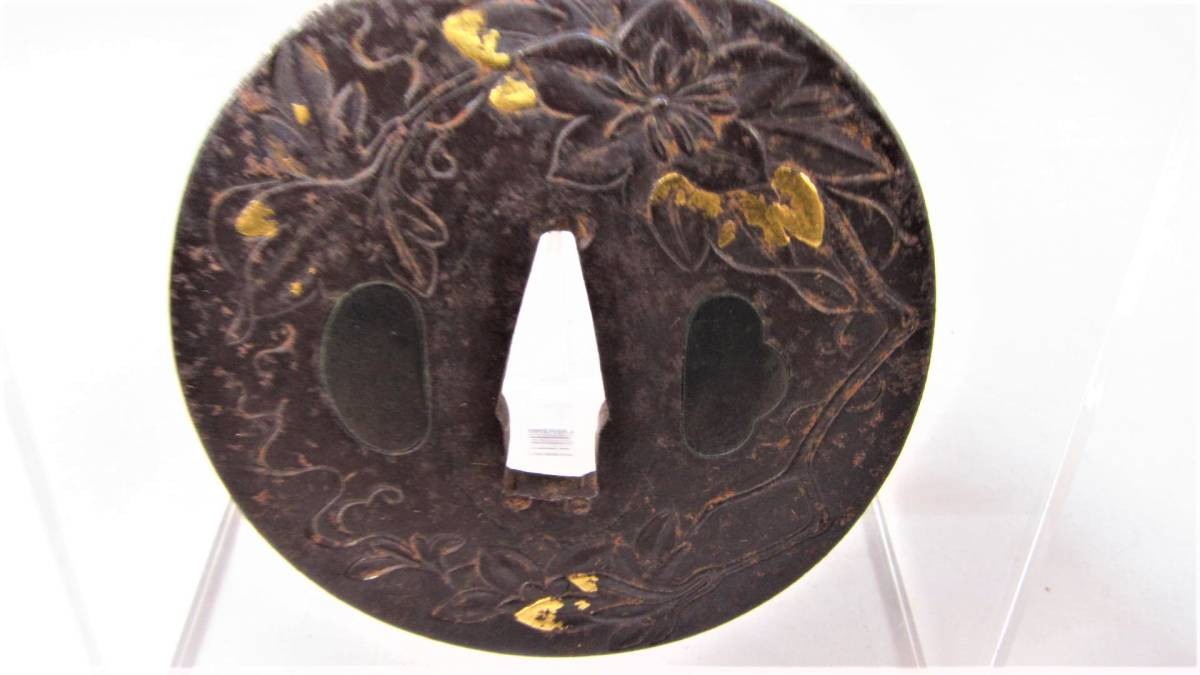 工芸品 Iruka ba-ba Antique Iron Tsuba with Flower Design and Gold Inlay 7.2x6.9cm
