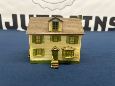 Life-Like HO Three Story Rooming House Building Yellow 1342 NO BOX