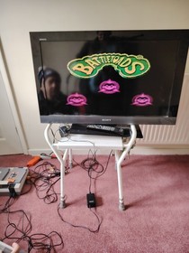 Nintendo NES Console With Controller Zapper Gun And 5 Games Bundle