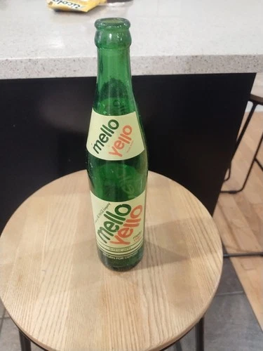 Vtg Mello Yello Embossed Green Glass Bottle 10 oz Yellow Red Coca-Cola Deposit