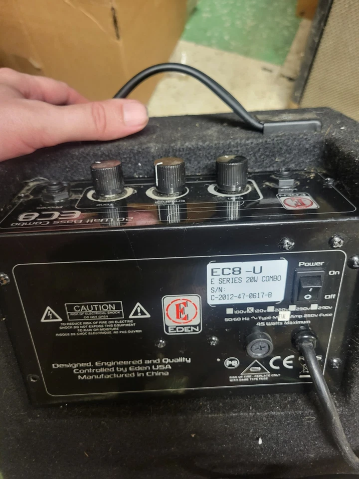 Eden EC8 Bass Combo Amplifier E Series 20W EC8-U Turns On - Image 2 of 4