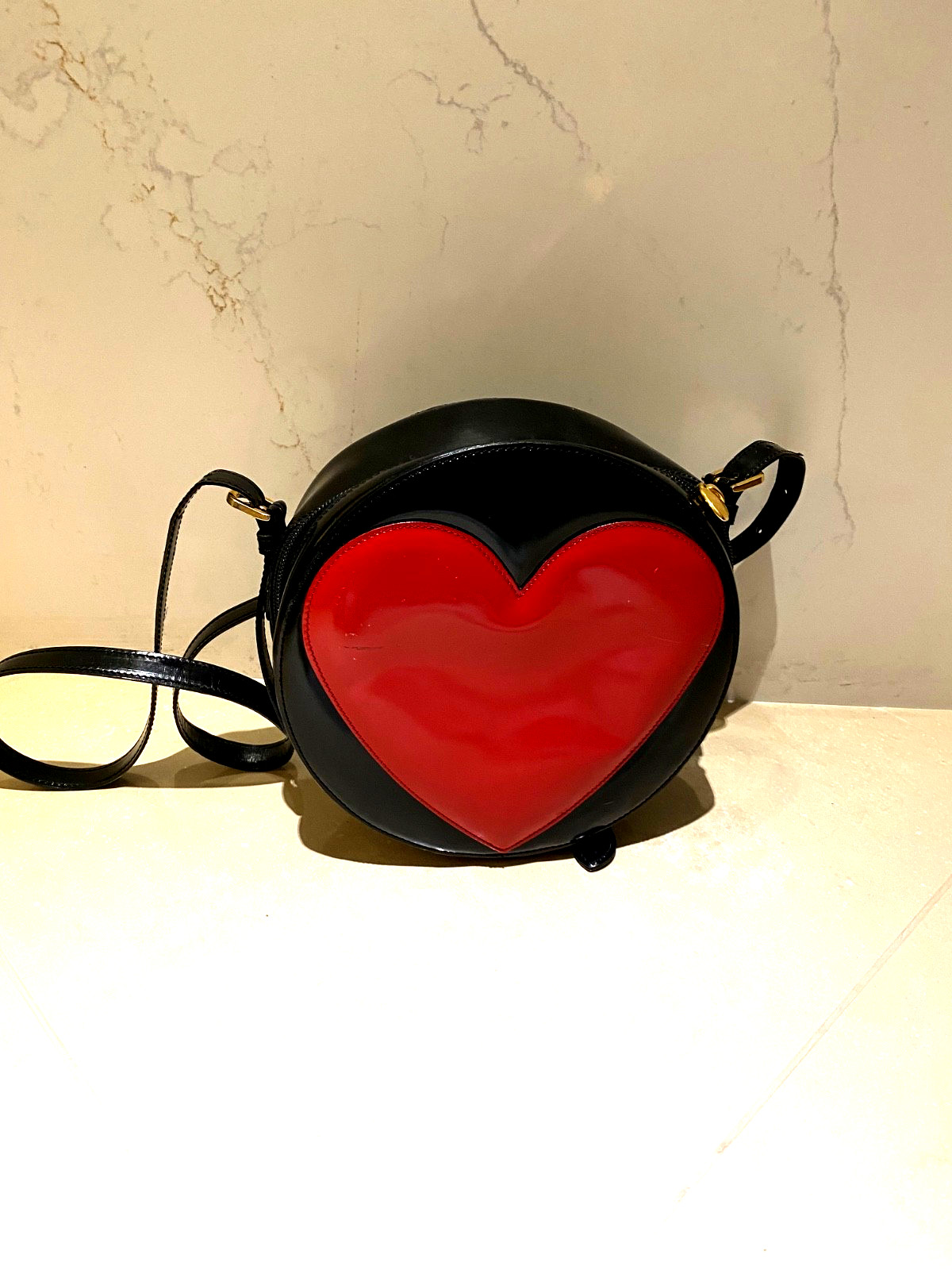 Rare Vintage MOSCHINO Redwall Black Leather Red Heart Circle Round Shoulder Bag