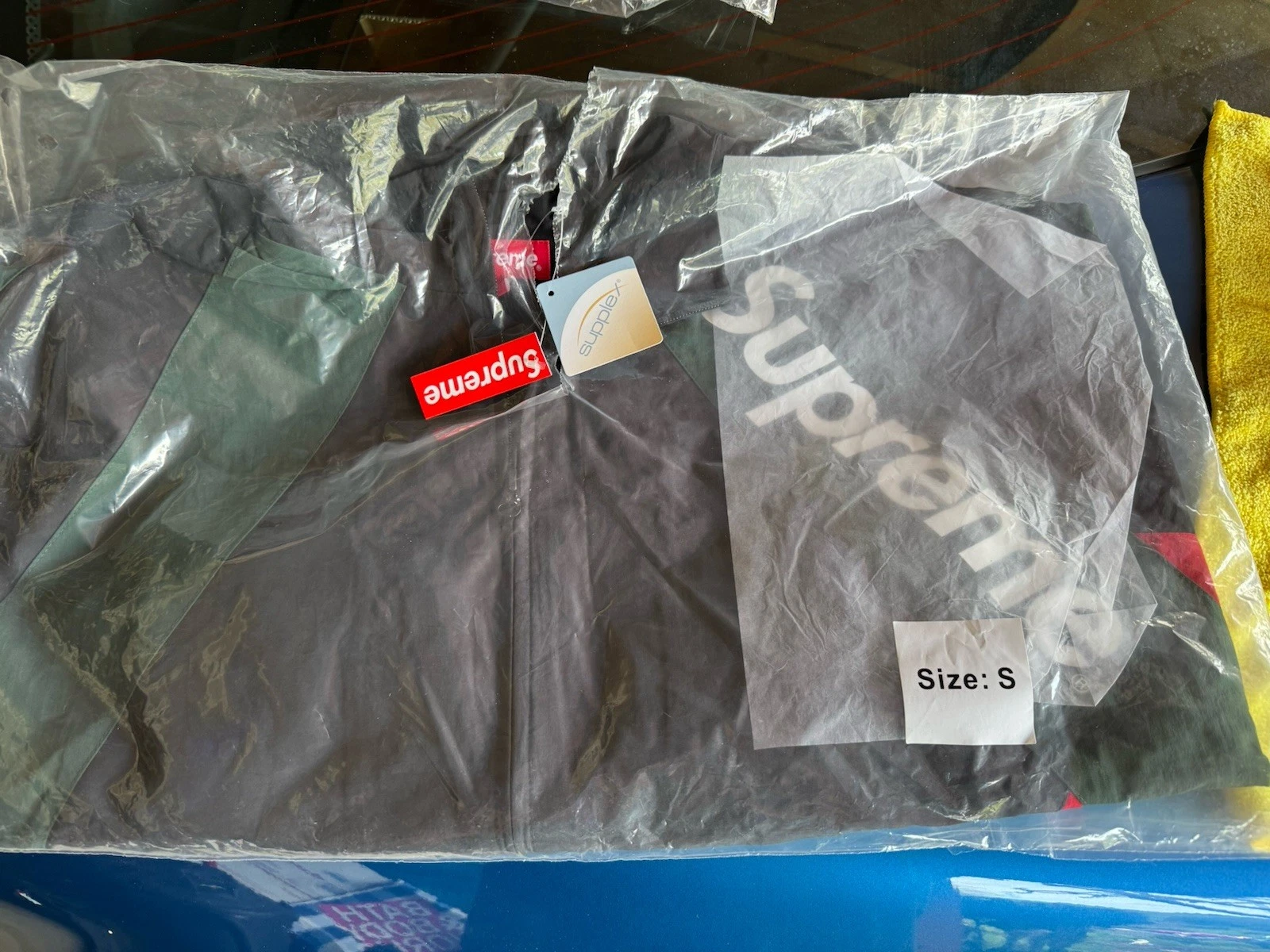 Veste de survêtement à panneaux Supreme noir/vert/rouge Small SS20 neuve avec étiquettes authentique