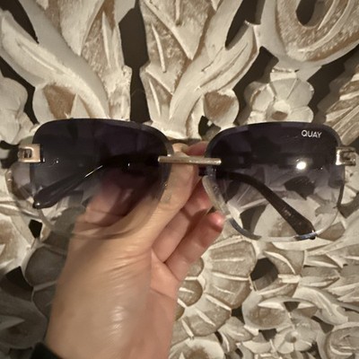 Quay Australia No Cap Gold Chain Beveled Edge Designer Wrap Sunglasses 