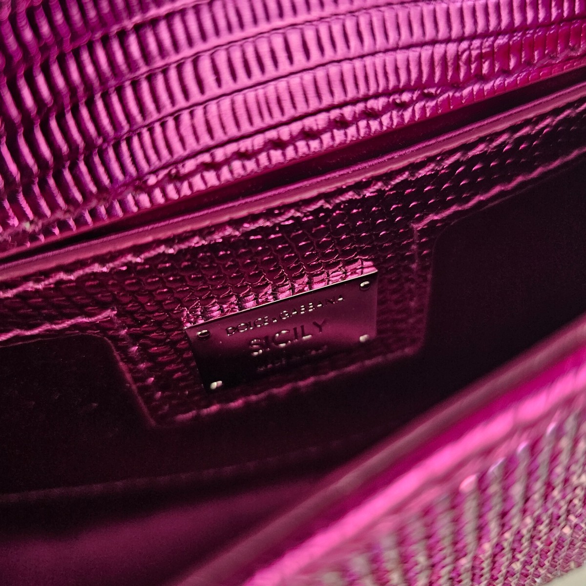 DOLCE&GABBANA Sicily East West Small Fuchsia Crystal Top DOLCE&GABBANA Sicily East West Small Fuchsia Crystal Top