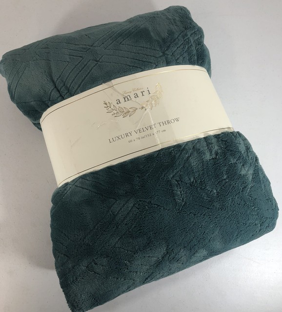 AMARI Green Luxury Velvet Throw 60 by 70 Inches Machine Washable for