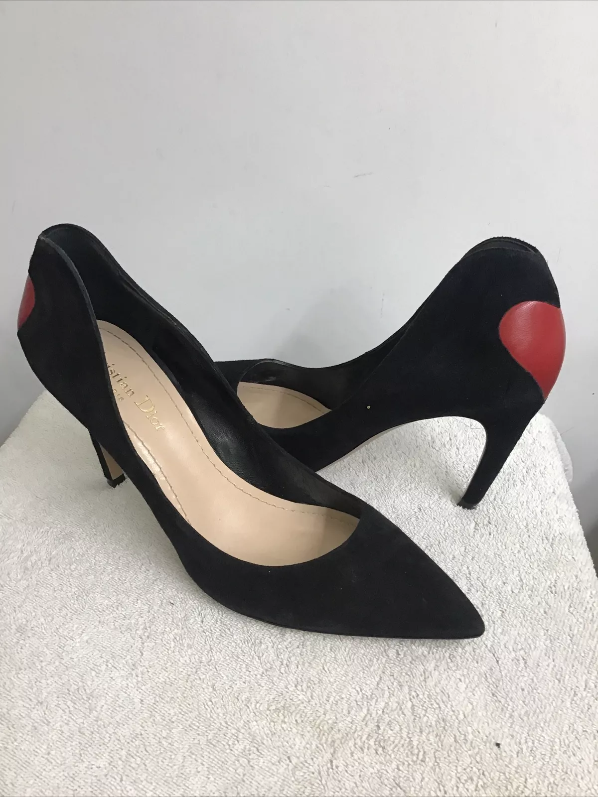 Escarpin Christian Dior daim noir cuir rouge coeur dos taille 40,5 bout pointu