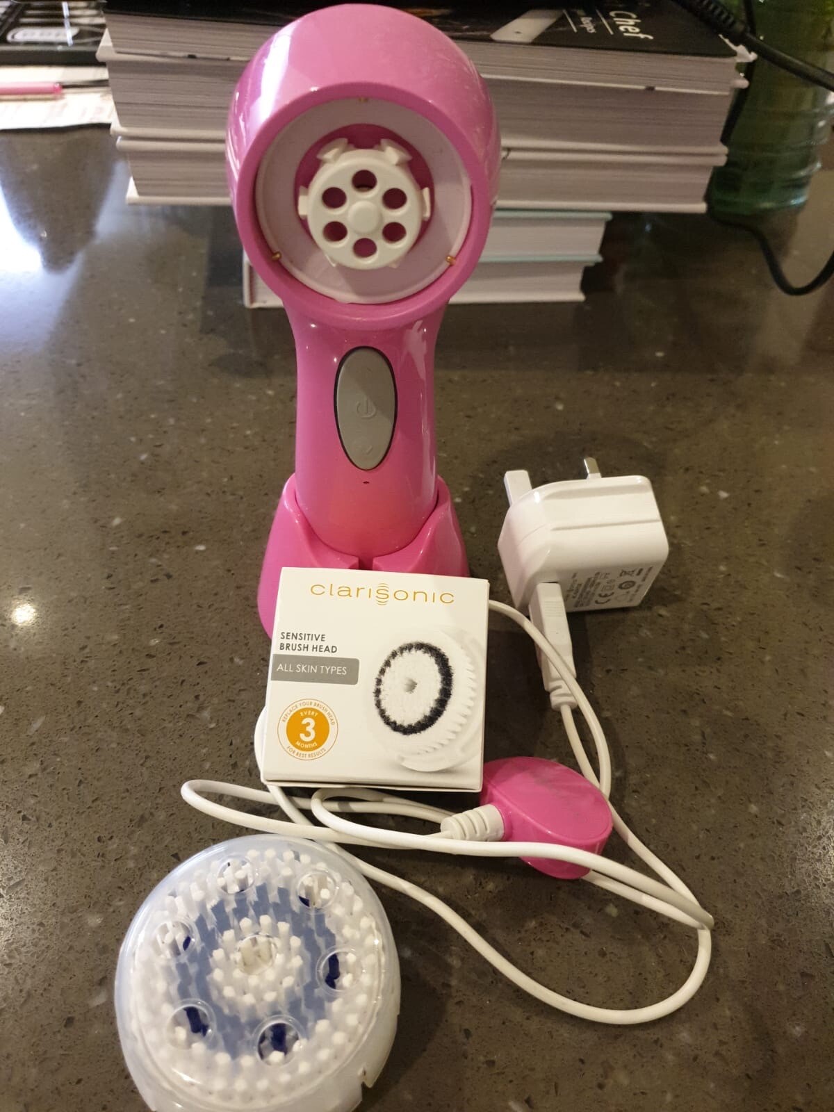 Clarisonic Electric cleansing brush With charging port and 2 spare