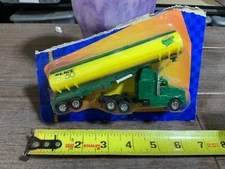 MAISTO BIG RIGS HIWAY HAULERS QUAKER STATE SLICK 50