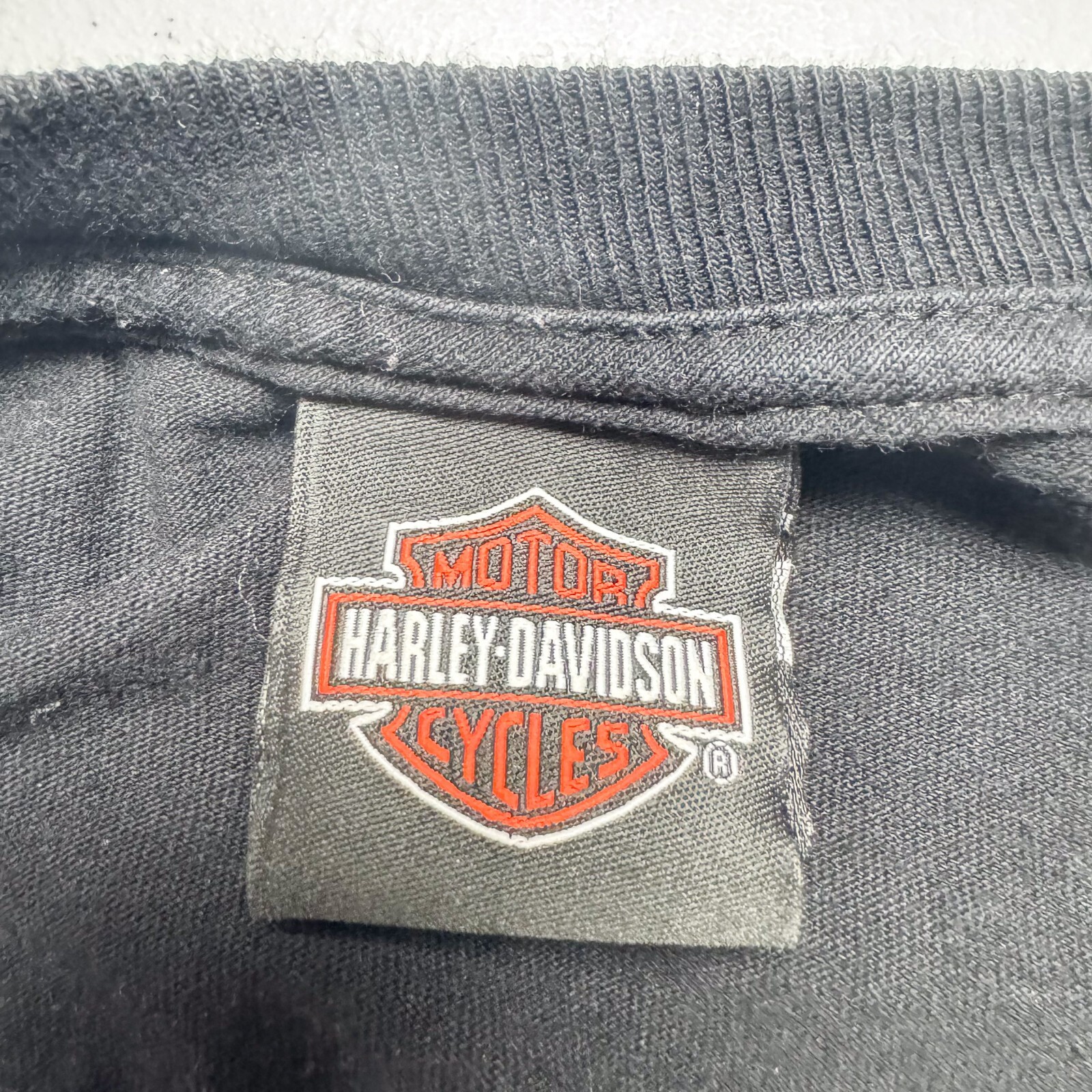 Harley Davidson Motorcycles Tee Mens XXL Black Skulls Oconomowoc Wisconsin Biker