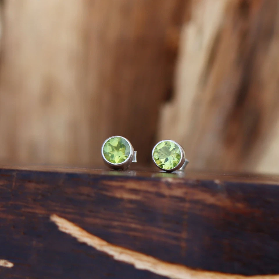 Peridot Gemstone Stud 925 Sterling Silver Earring Handmade Earring Gift Her - Image 3 of 4