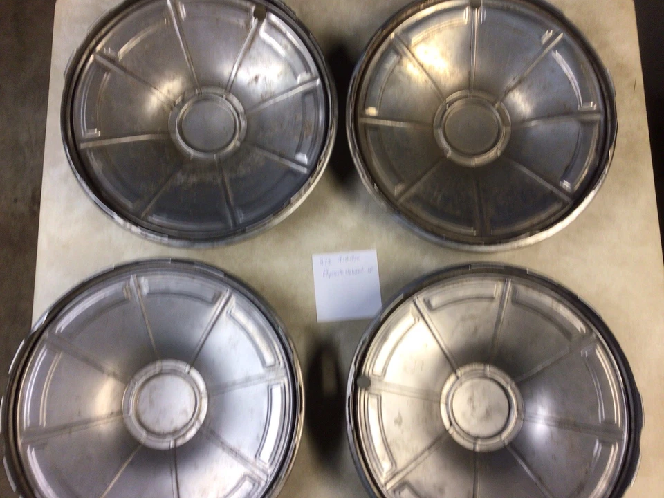 "4 cubiertas de rueda Plymouth Duster 1972-1976, Valiant 14"" usadas" Foto 2 de 4