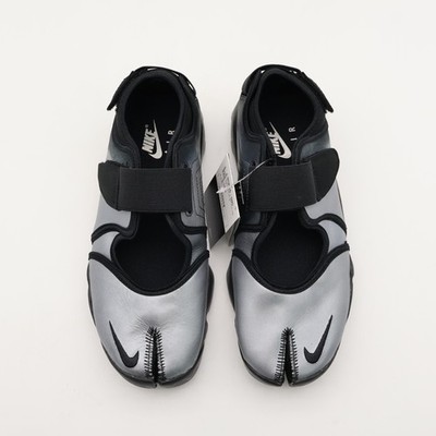 IH3656-095 Nike Women's Air Rift Metallic Silver Black (Women's