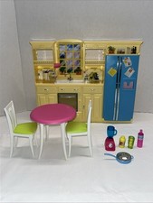 Vtg Barbie Y2K 2004 Play All Day Kitchen Playset Table Chairs Refrigerator G8499