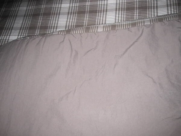 Edredón UGG Marrón Rayas 68" x 80" y 2 Fundas de Almohada Estándar a Juego Usado en Excelente Condición Foto 3 de 4