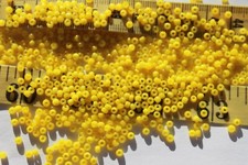 9/0 Vintage Mixed Greasy Yellow Seed Beads 2x2mm Crafts Jewelry Making /1oz