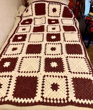 "Nuevo Ganchillo Afgano Hecho a Mano 60 1/4"" L X 34"" con Cuadrados Borgoña y Crema"