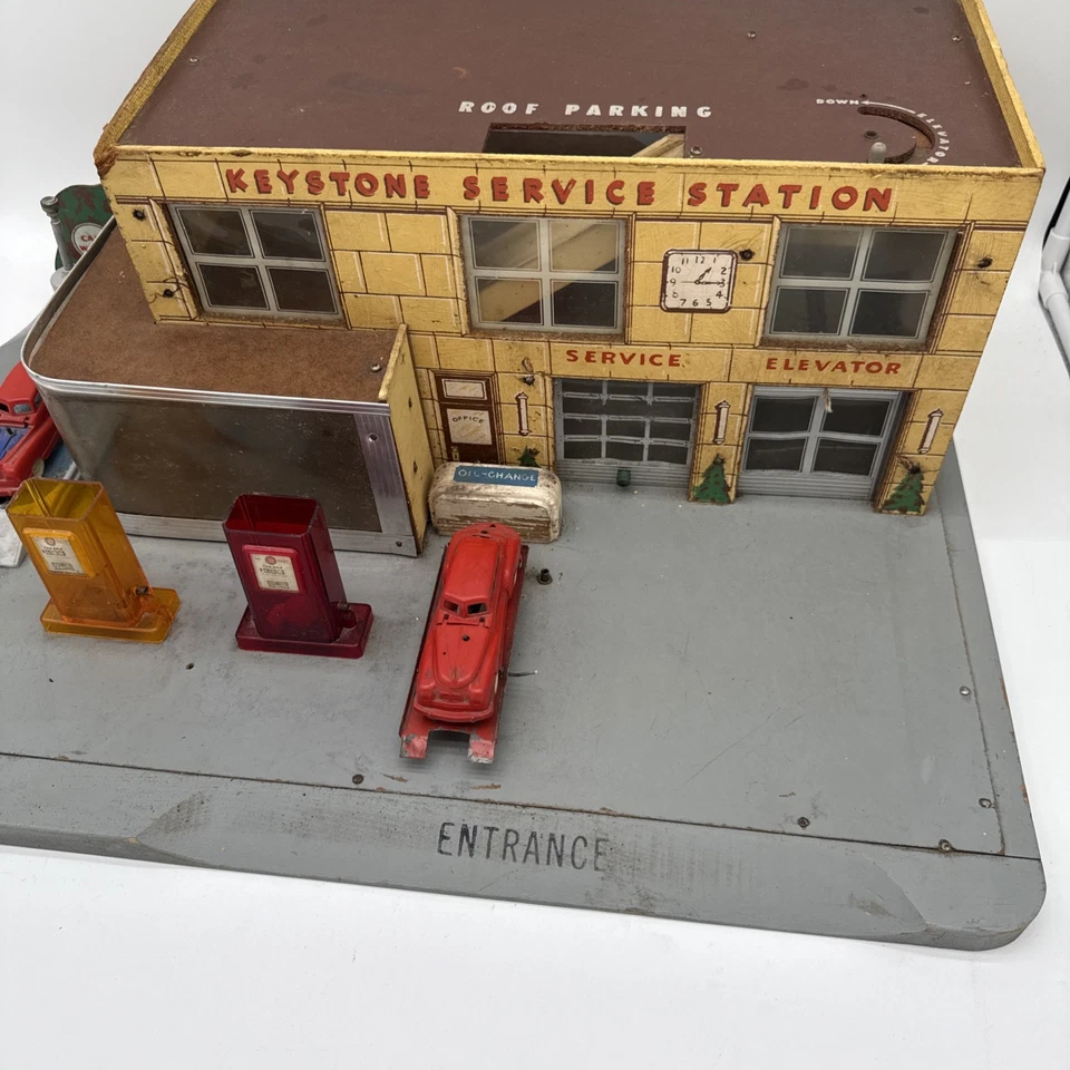 Juego Keystone Service Center años 40 24x18,5x8,75 con autos y bombas de gas Foto 2 de 4