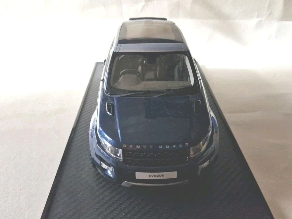 Century Dragon 1/18 - Range Rover Evoque - Image 2 of 4