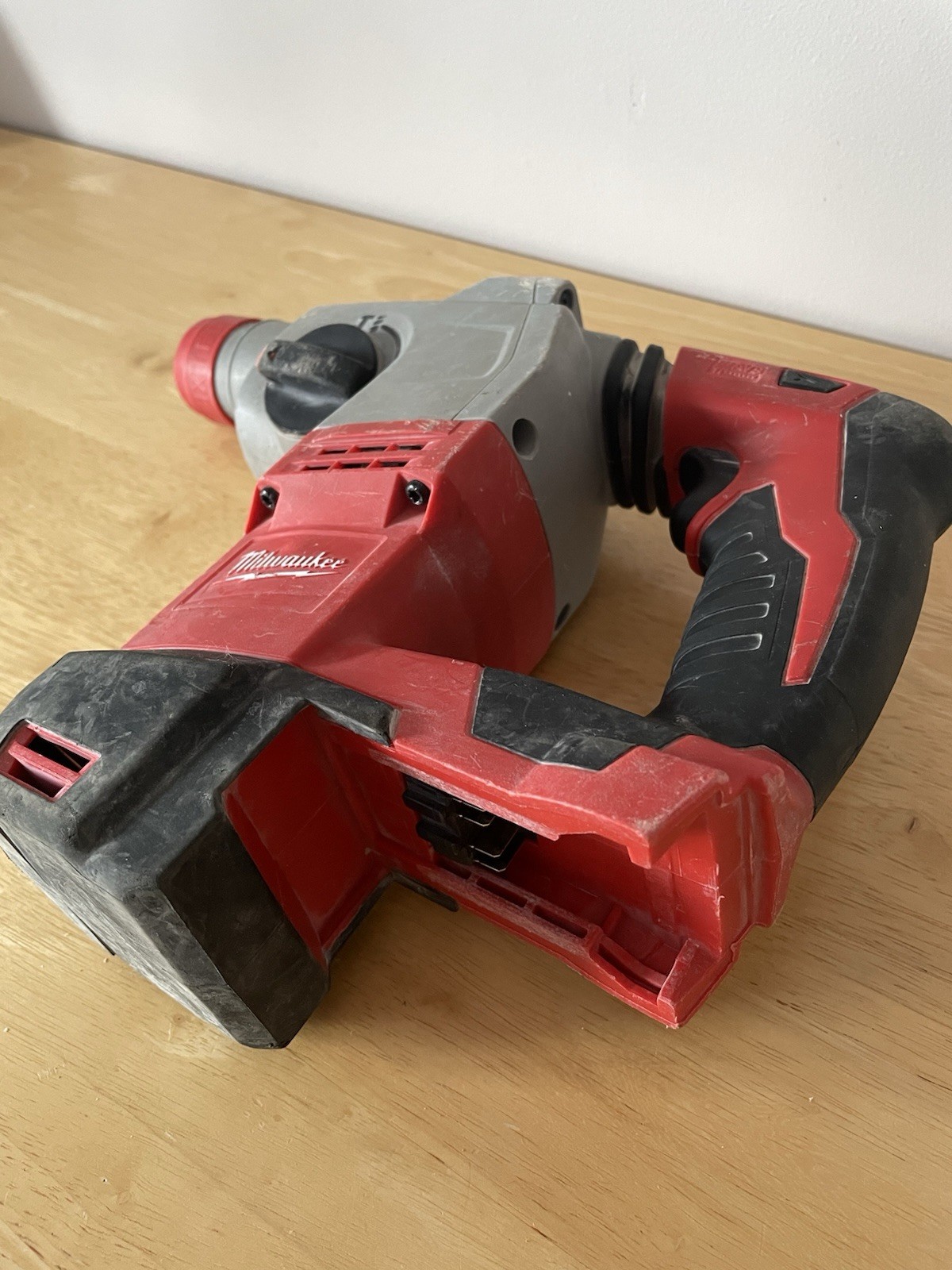 Milwaukee HD18 HX 18V Heavy Duty Rotary Hammer Drill Li-Ion 3Ah 1 Battery 2