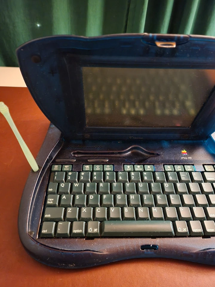 Apple Newton eMate 300 con adaptador de CA - ¡Funciona! Foto 3 de 4