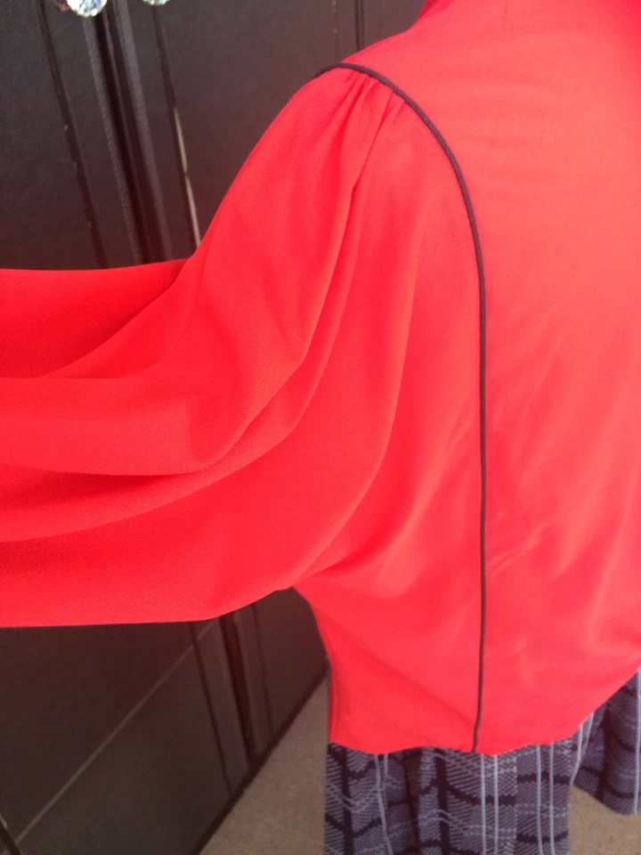 DE COLECCIÓN AÑOS 70 80 ROJO CON BORDE NEGRO BLUSA MANGAS ALA DE MURCIÉLAGO CUELLO MANDARINA L Foto 4 de 4