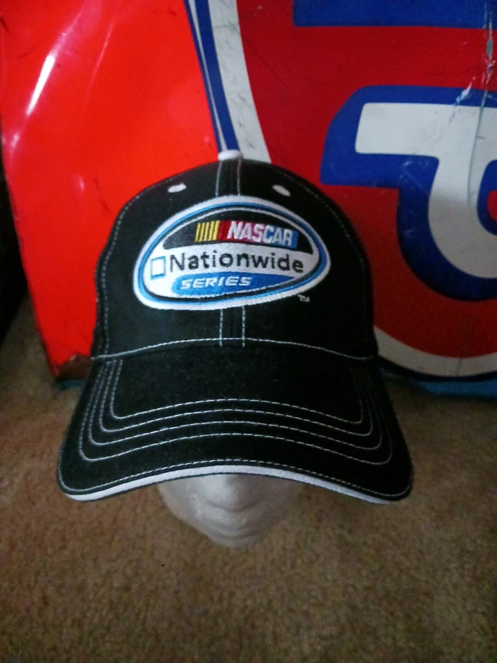 Sombrero Hendrick Motorsports 2009 Camping World 300 NASCAR Nationwide Victory Lane Foto 2 de 4