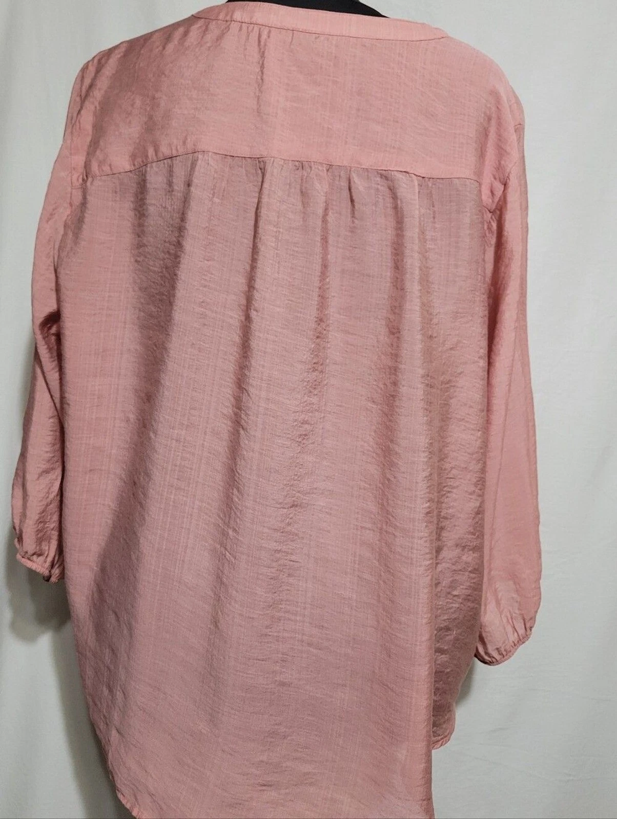 Torrid V-Neck Blouse Womens Size 2 Pink Excellent Textured Long Sleeve Top image 2