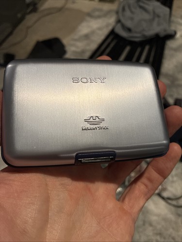 Sony Hard Carrying Case For 8x Memory Stick Cards (Original Larger Version)