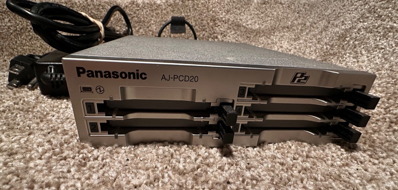 Panasonic AJ-PCD30P P2 drive  USB 3 and 5 card slots  w/ Power Cable Powers Up