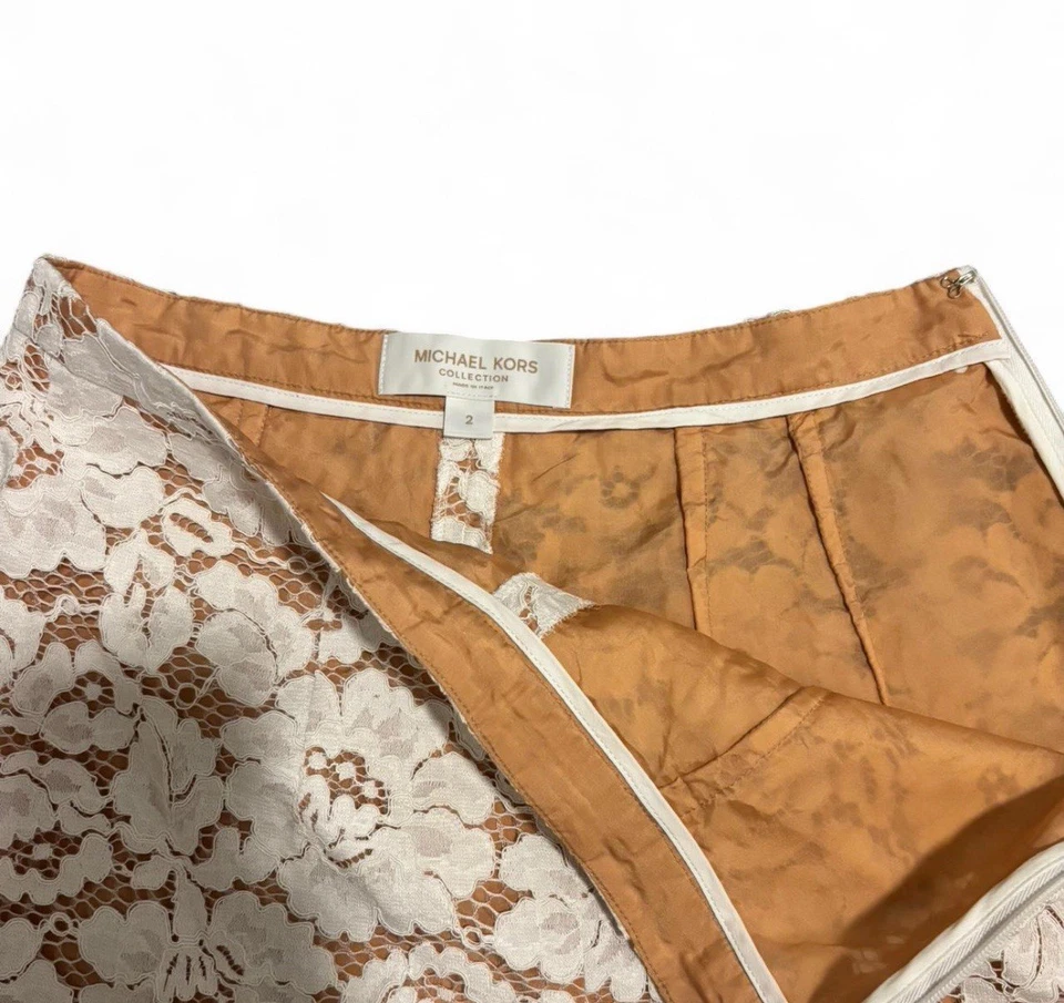 Pantalones cortos florales Michael Kors de encaje blanco. Foto 4 de 4