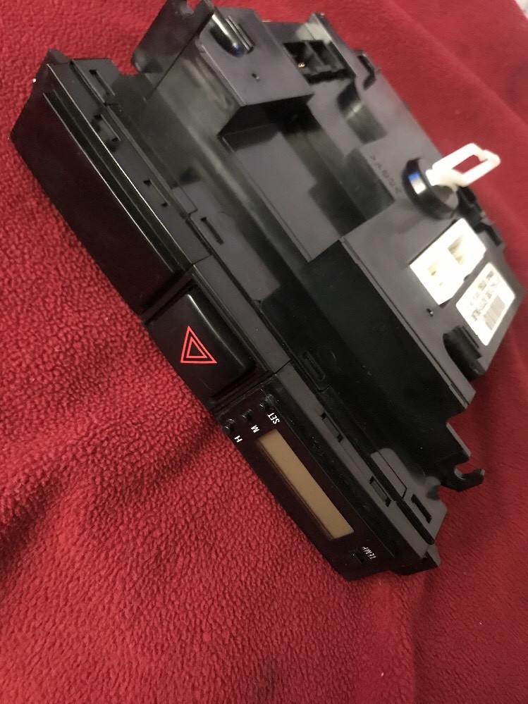 03-06 Suzuki Vitara XL-7 Info Display Digital Clock Hazard Switch
