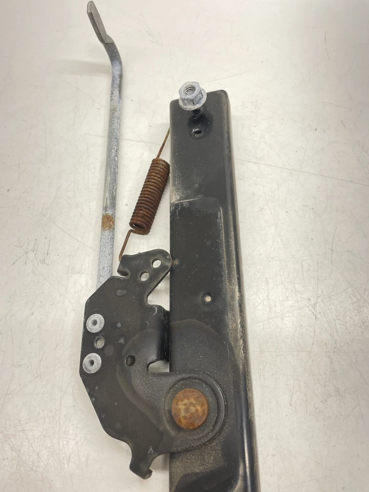 Adjuster, With Latch, RH - 2019 John Deere XUV835M GATOR 40891 - Image 4 of 4