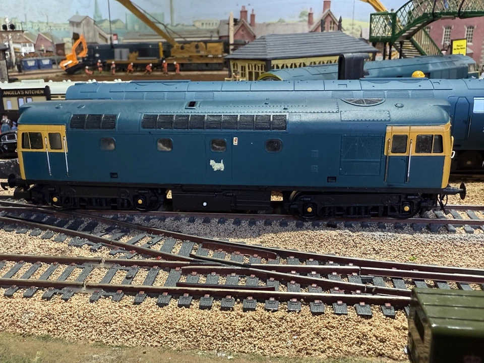 Lima Class 26 Highlands BR Blue Domino Headcodes OO Diesel Loco Fully Serviced - Image 3 of 4