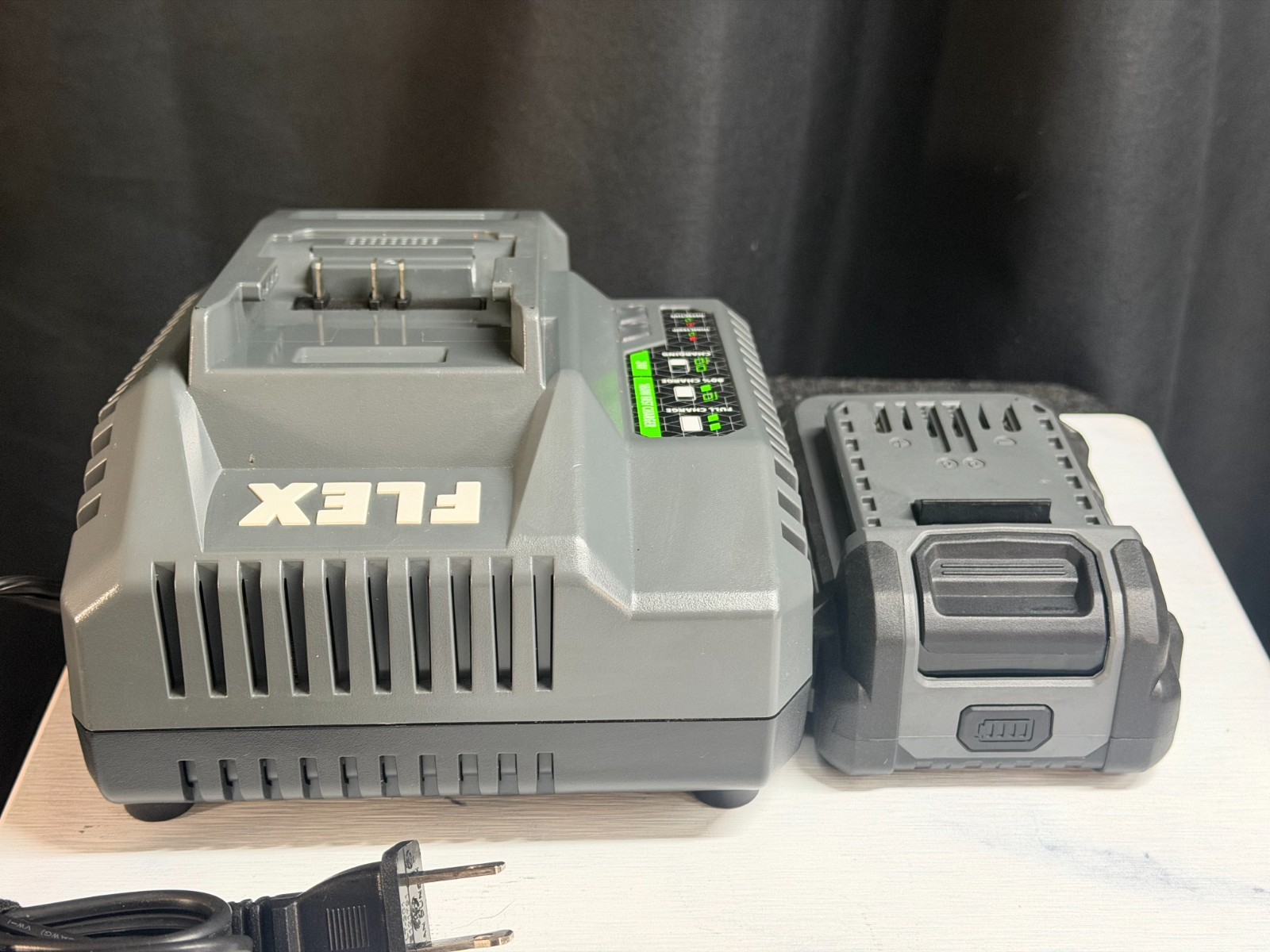 Flex FX0411-1A 24V 2.5Ah Lithium-Ion Battery and Flex 0411 160W Fast Charger