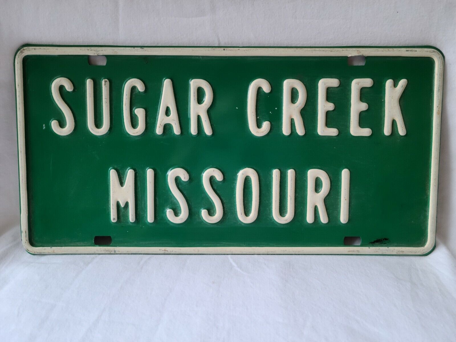 Vintage 1950's Sugar Creek Missouri Booster License Plate Klasyczna popularność, ograniczona wyprzedaż