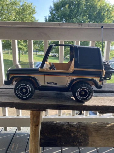 Vintage 1979 17" Tonka Bronco Toy Truck MR-970 Jeep Black Gold Pressed steel USA