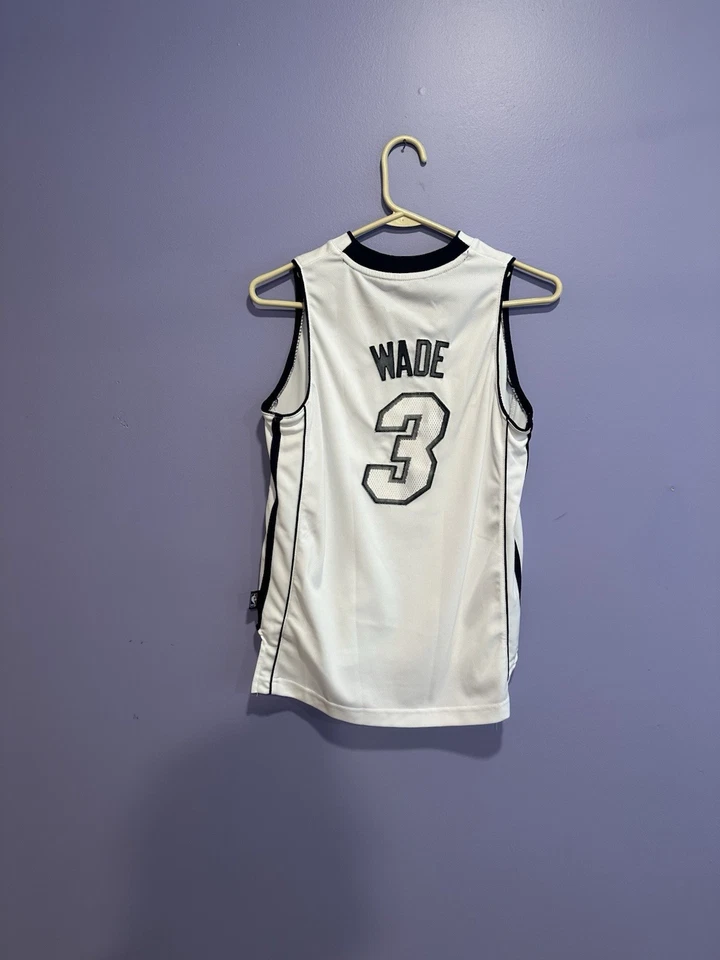 Camiseta deportiva vintage rara blanca caliente Adidas juvenil mediana Dwyane Wade Miami Heat Foto 2 de 4